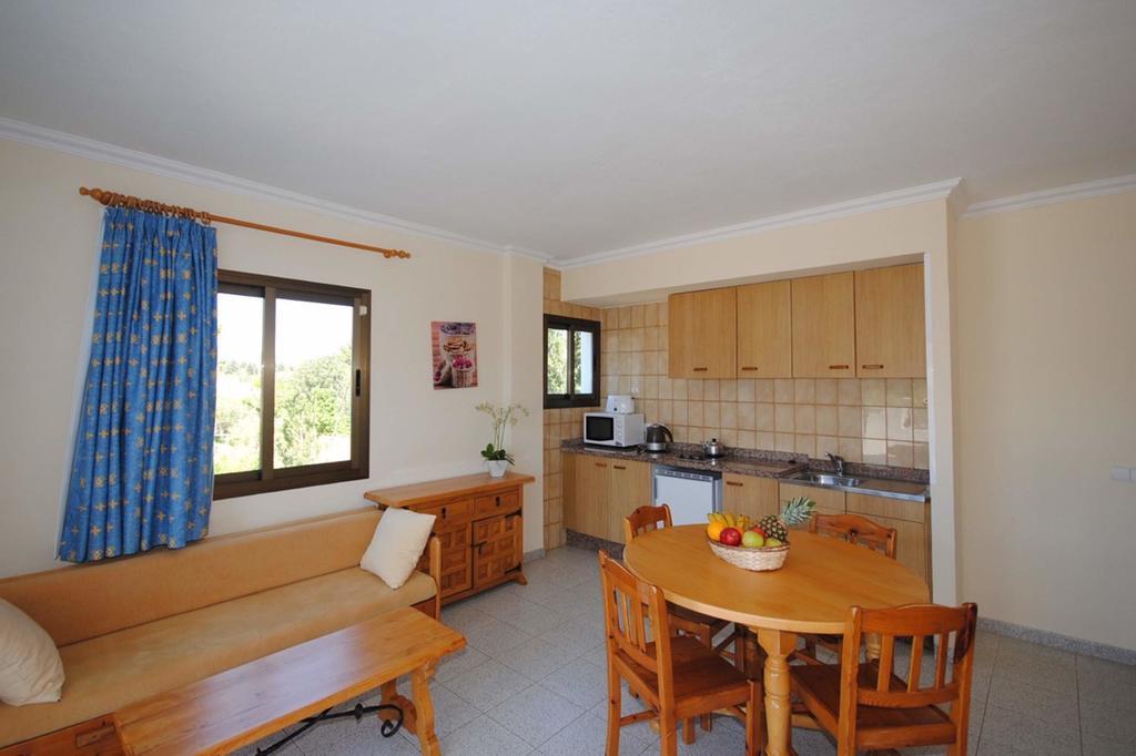 Casa Luis Apartments Santa Eularia des Riu Phòng bức ảnh