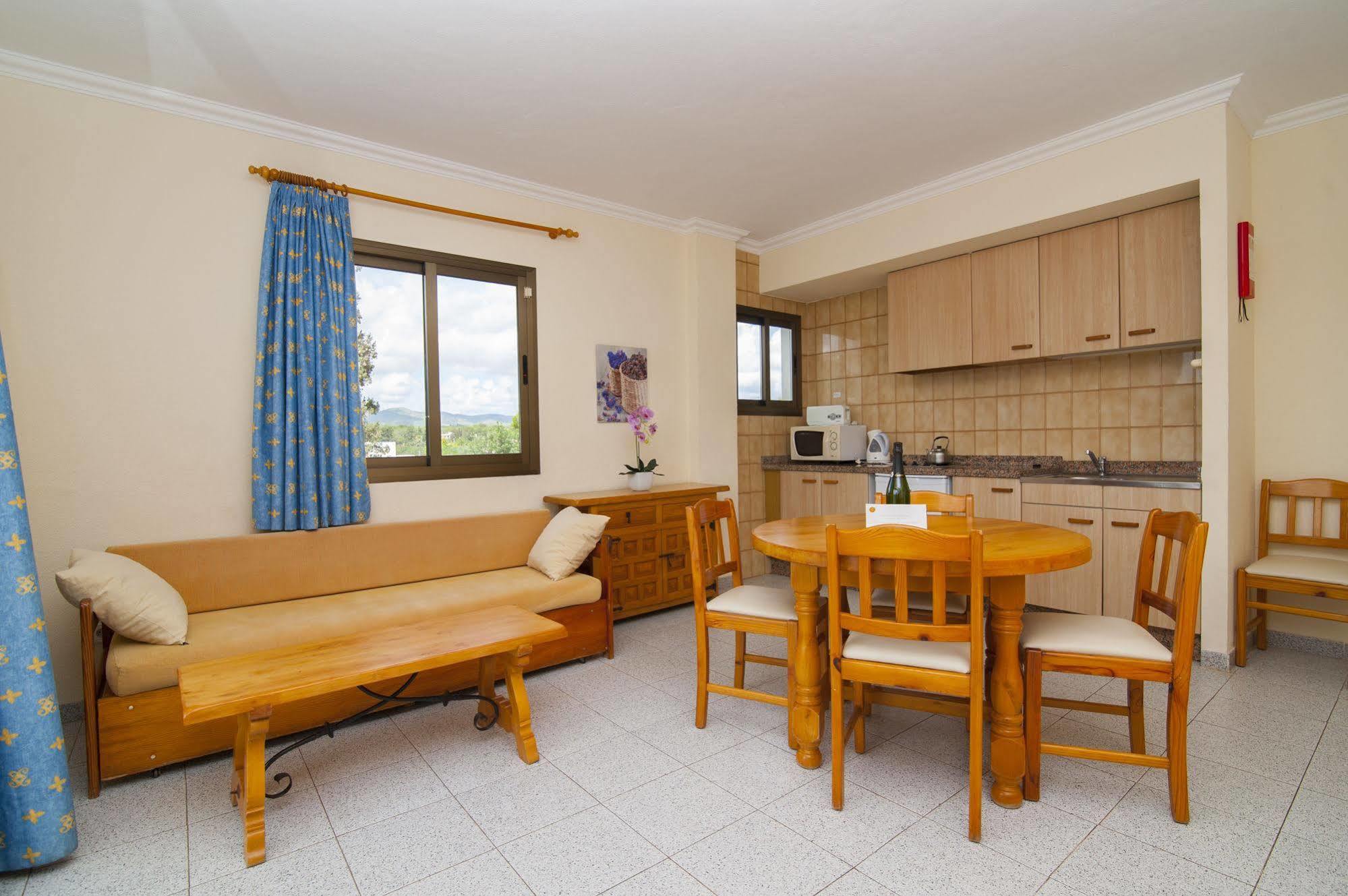 Casa Luis Apartments Santa Eularia des Riu Ngoại thất bức ảnh
